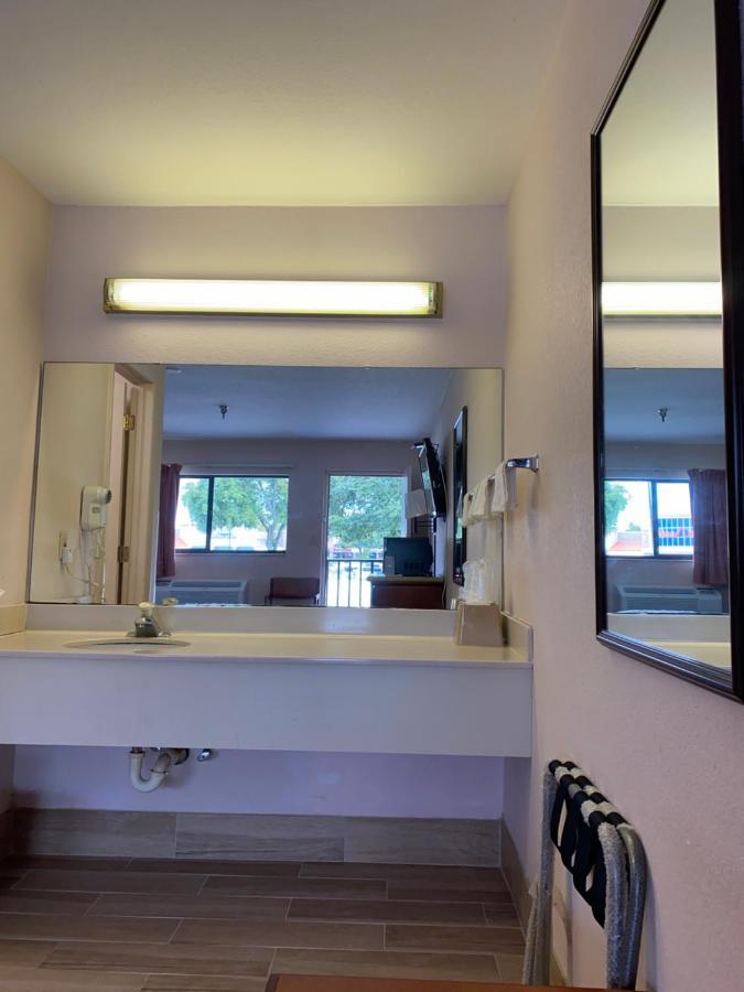 Regency Inn Fern Park エクステリア 写真