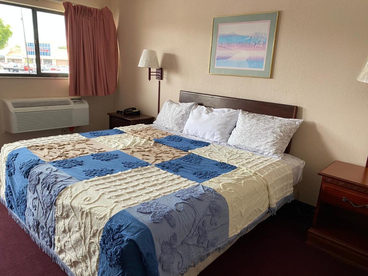 Regency Inn Fern Park エクステリア 写真