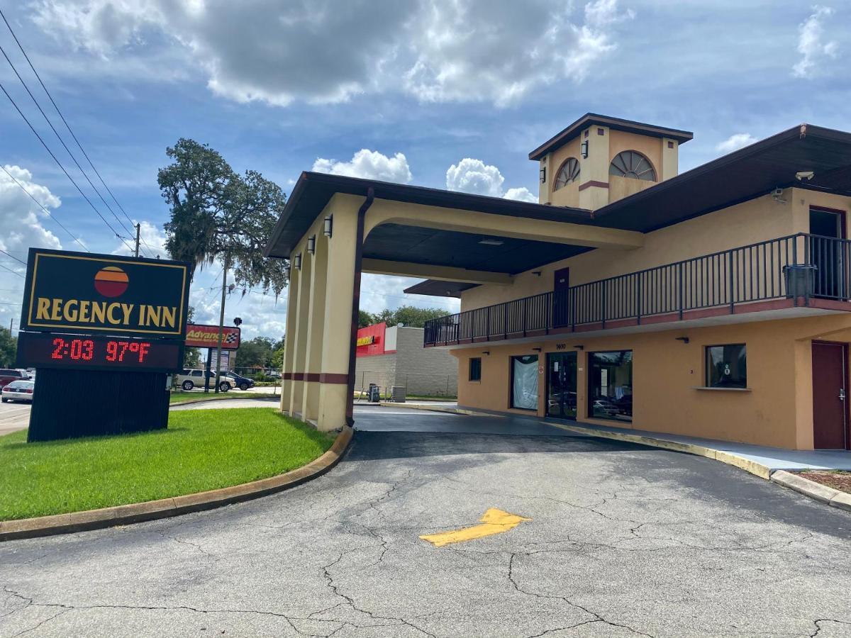 Regency Inn Fern Park エクステリア 写真