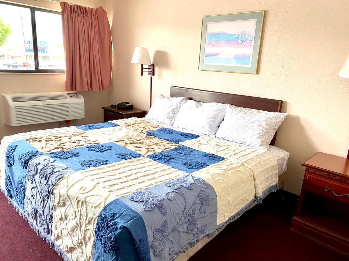 Regency Inn Fern Park エクステリア 写真